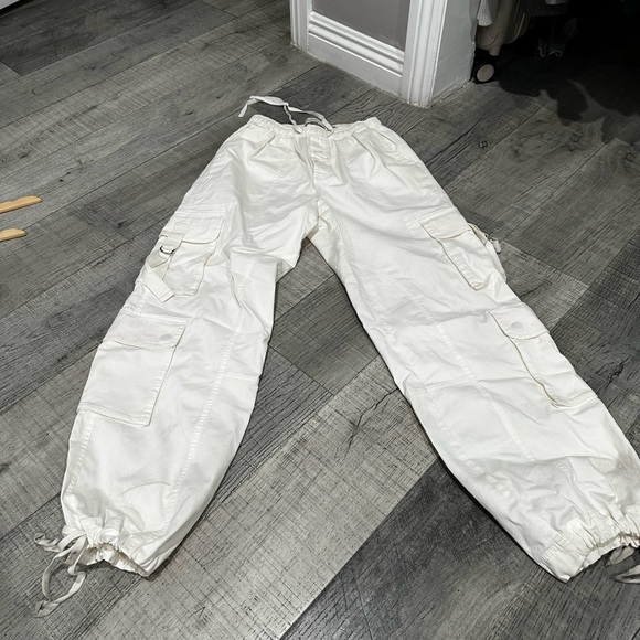 Abercrombie & Fitch Pants - Abercrombie & Fitch White Cargo Jogger Pants